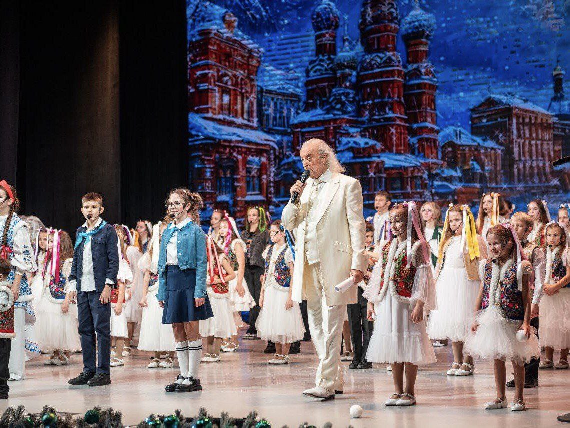 Артисты севастопольского детского театра и Илья Резник выступили на сцене МКЦ «Бухта Казачья» Артисты севастопольского детского театра и Илья Резник выступили на сцене МКЦ «Бухта Казачья»