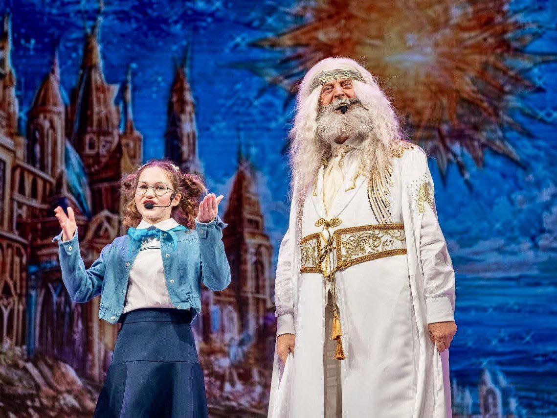 Артисты севастопольского детского театра и Илья Резник выступили на сцене МКЦ «Бухта Казачья»