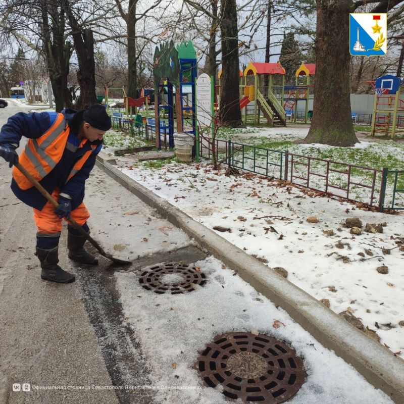 «Водоканал» в усиленном режиме очищает городские ливнёвые сети «Водоканал» в усиленном режиме очищает городские ливнёвые сети
