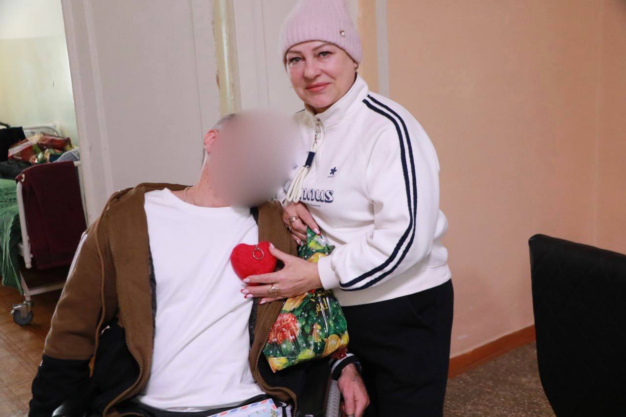 Ольга Урайкина: В преддверии новогодних праздников с гуманитарной помощью и всеми любимыми настольными играми посетила военный госпиталь Ольга Урайкина: В преддверии новогодних праздников с гуманитарной помощью и всеми любимыми настольными играми посетила военный госпиталь