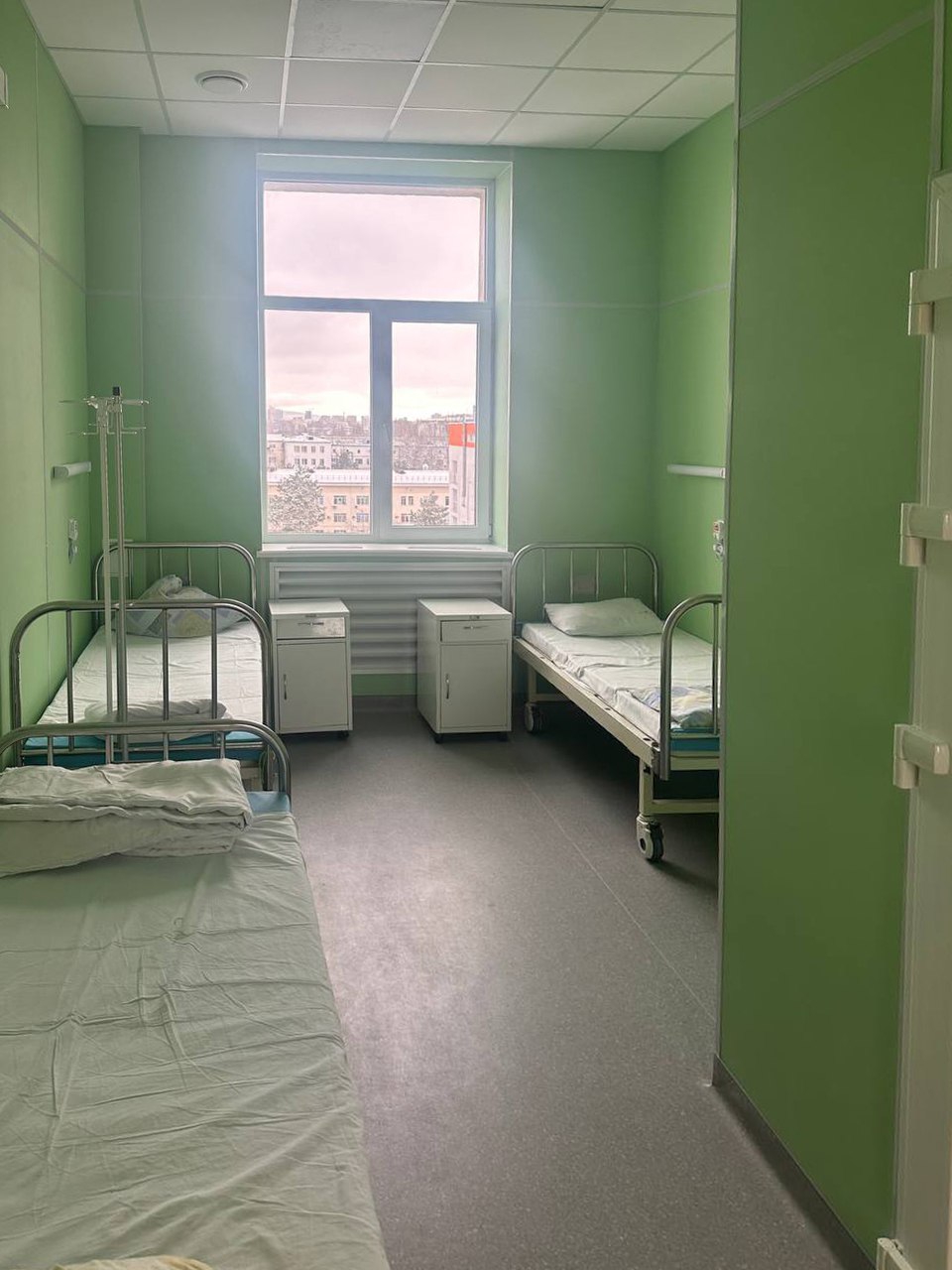 В Симферополе заканчивается капремонт хирургического отделения №2 клинической больницы скорой помощи №6, строительная готовность объекта — 99%, стоимость — более 95 млн рублей В Симферополе заканчивается капремонт хирургического отделения №2 клинической больницы скорой помощи №6, строительная готовность объекта — 99%, стоимость — более 95 млн рублей