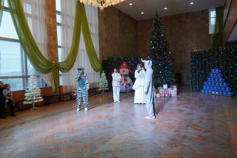 В Керчи подвели итоги всероссийской акции "Елка желаний" В Керчи подвели итоги всероссийской акции "Елка желаний"