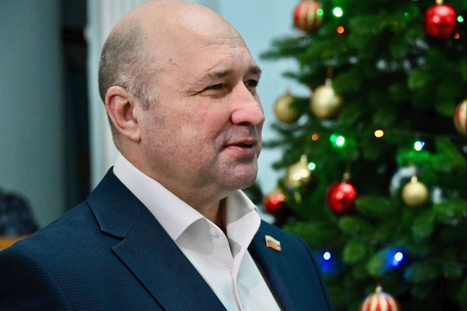 Владимир Немцев: Сегодня в рамках акции «Ёлка желаний» вручил ещё один долгожданный подарок Владимир Немцев: Сегодня в рамках акции «Ёлка желаний» вручил ещё один долгожданный подарок
