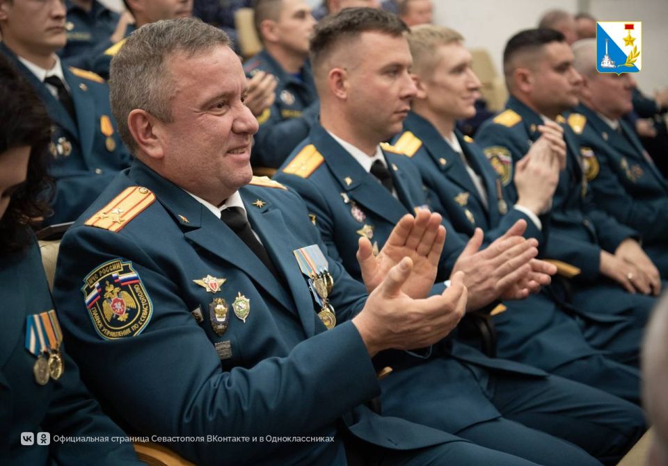 Губернатор Михаил Развожаев поздравил спасателей с профессиональным праздником Губернатор Михаил Развожаев поздравил спасателей с профессиональным праздником