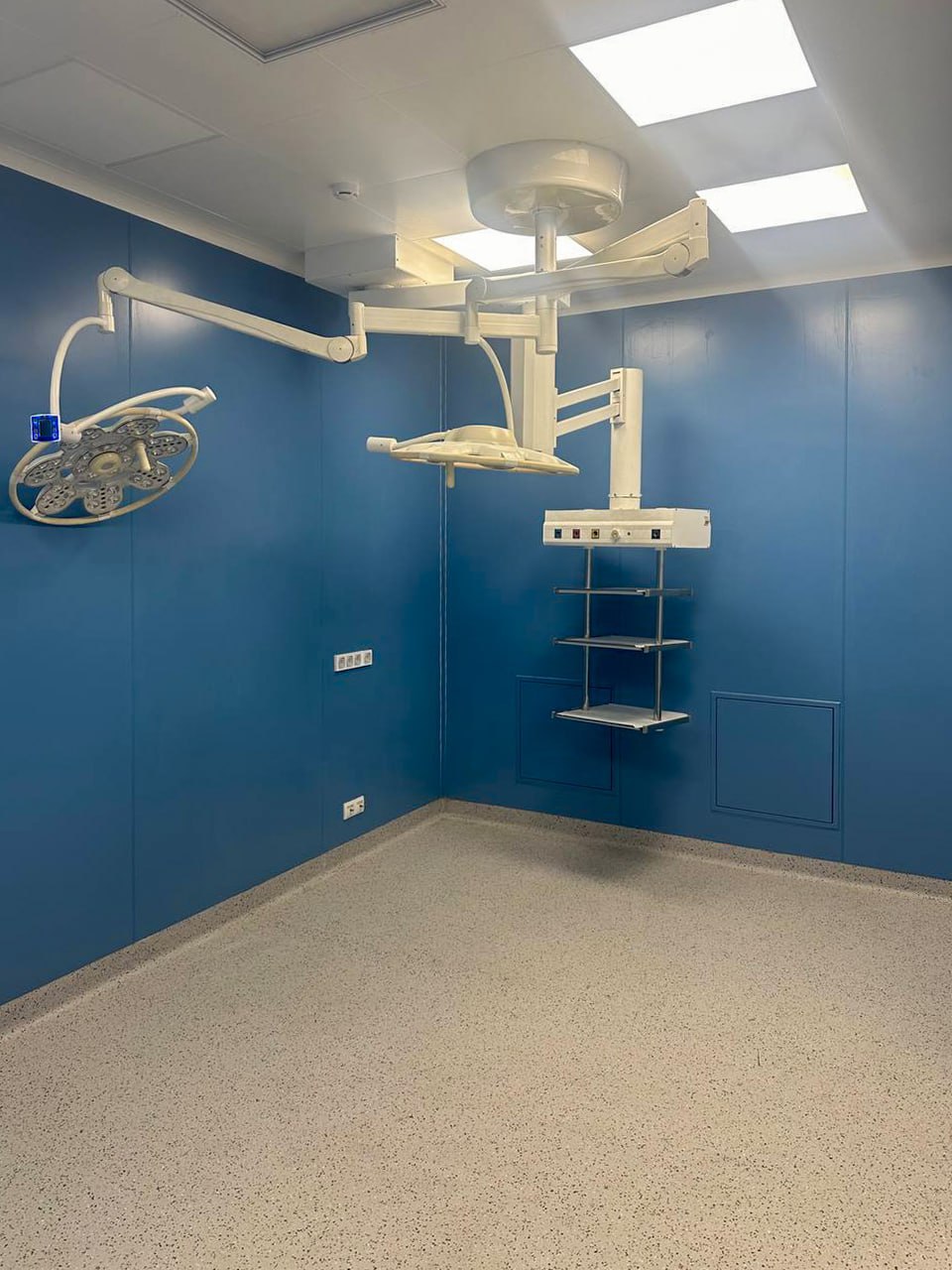 В Симферополе заканчивается капремонт хирургического отделения №2 клинической больницы скорой помощи №6, строительная готовность объекта — 99%, стоимость — более 95 млн рублей В Симферополе заканчивается капремонт хирургического отделения №2 клинической больницы скорой помощи №6, строительная готовность объекта — 99%, стоимость — более 95 млн рублей