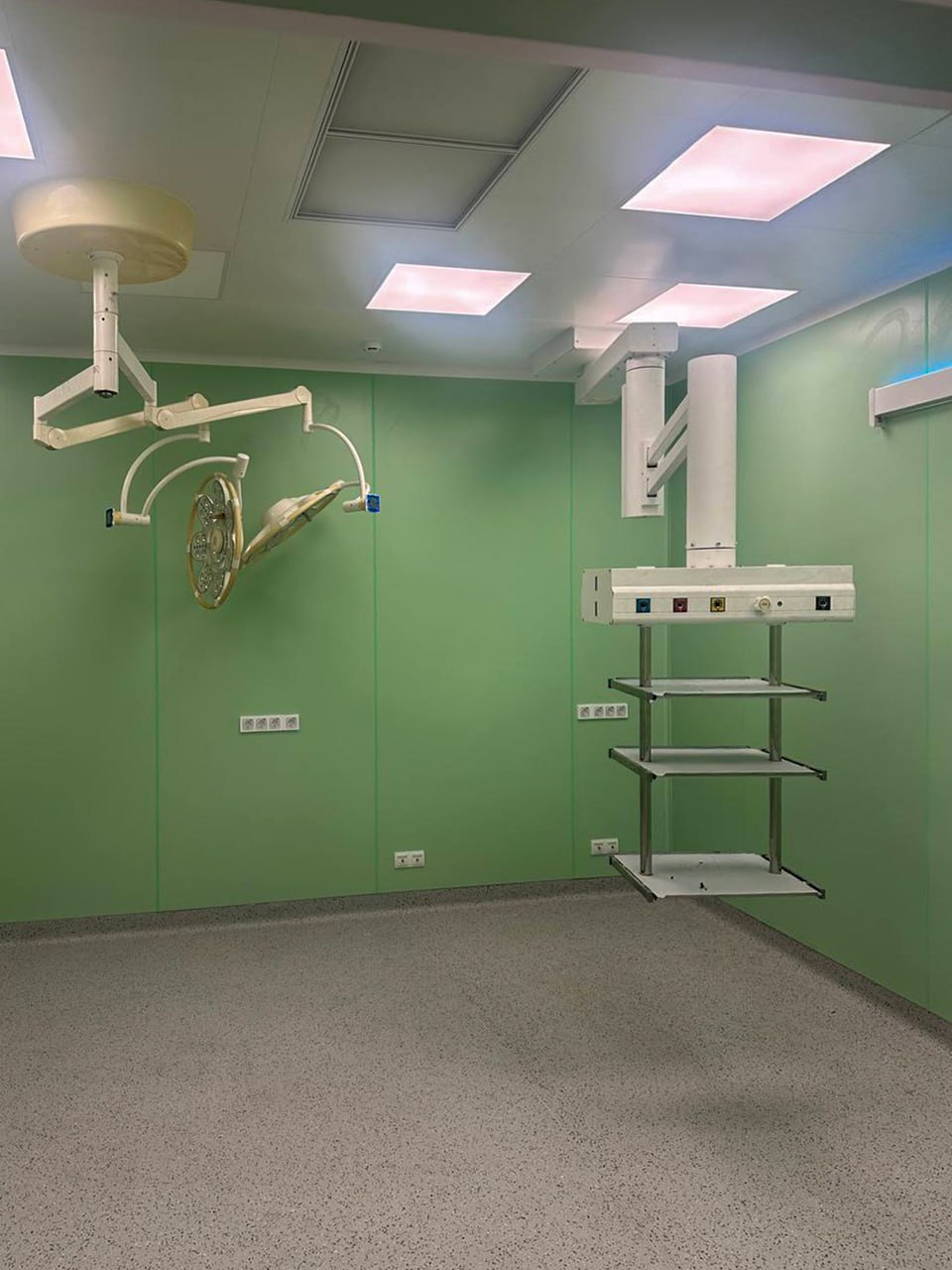 В Симферополе заканчивается капремонт хирургического отделения №2 клинической больницы скорой помощи №6, строительная готовность объекта — 99%, стоимость — более 95 млн рублей В Симферополе заканчивается капремонт хирургического отделения №2 клинической больницы скорой помощи №6, строительная готовность объекта — 99%, стоимость — более 95 млн рублей