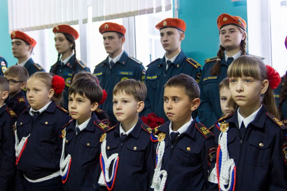 В МБОУ «СОШ № 29 им. Г. К. Жукова» города Симферополя открыли «Парту Героев» в честь выпускников, погибших при выполнении воинского долга В МБОУ «СОШ № 29 им. Г. К. Жукова» города Симферополя открыли «Парту Героев» в честь выпускников, погибших при выполнении воинского долга