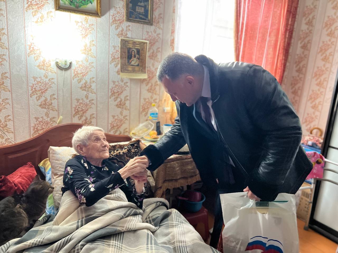 В канун новогодних праздников особые слова благодарности и самые тёплые поздравления адресованы ветеранам Великой Отечественной войны В канун новогодних праздников особые слова благодарности и самые тёплые поздравления адресованы ветеранам Великой Отечественной войны