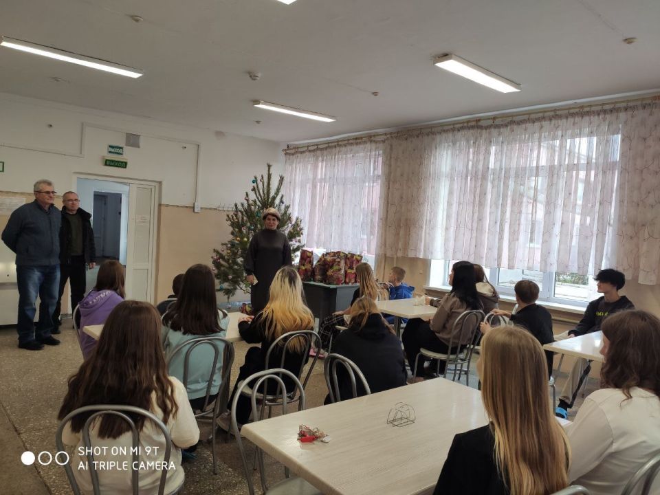 Сегодня председатель Раздольненского районного совета побывала в гостях у воспитанников Чернышевского детского дома, чтобы поздравить с наступающим Новым годом Сегодня председатель Раздольненского районного совета побывала в гостях у воспитанников Чернышевского детского дома, чтобы поздравить с наступающим Новым годом