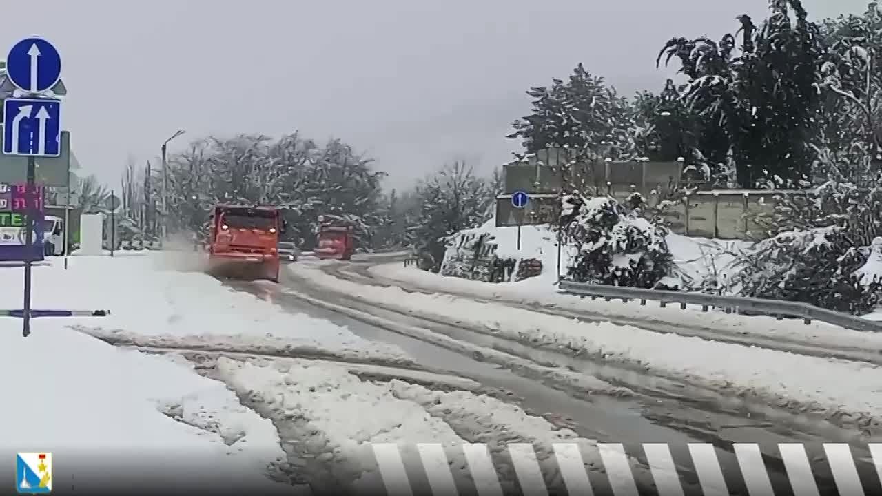 Дорожная спецтехника работает в Верхнесадовом