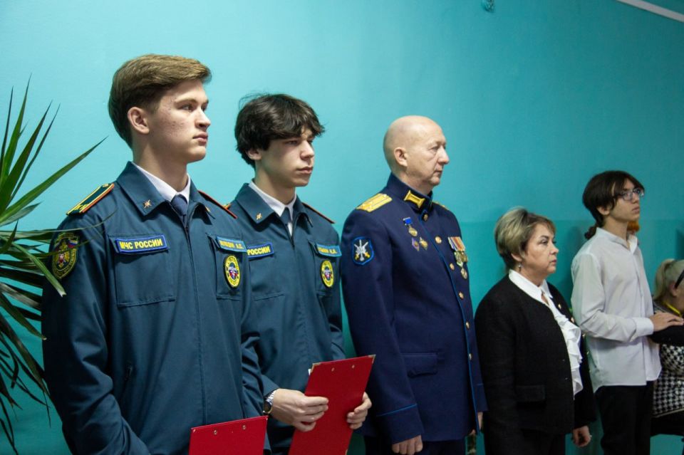 В МБОУ «СОШ № 29 им. Г. К. Жукова» города Симферополя открыли «Парту Героев» в честь выпускников, погибших при выполнении воинского долга В МБОУ «СОШ № 29 им. Г. К. Жукова» города Симферополя открыли «Парту Героев» в честь выпускников, погибших при выполнении воинского долга