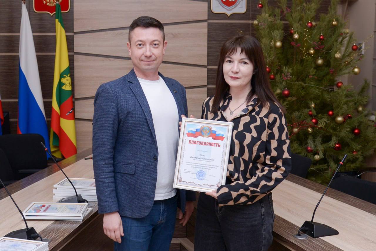 Александр Юрьев: Сегодня грамотами за содействие социально-экономическому и культурному развитию Евпатории отметили предпринимателей, которые приняли активное участие в организации новогодних и рождественских мероприятий...