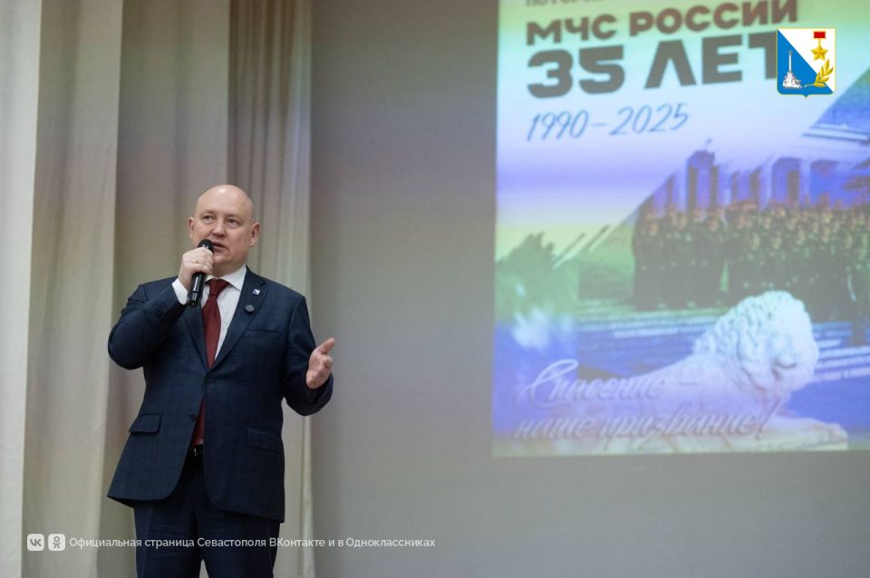 Губернатор Михаил Развожаев поздравил спасателей с профессиональным праздником Губернатор Михаил Развожаев поздравил спасателей с профессиональным праздником