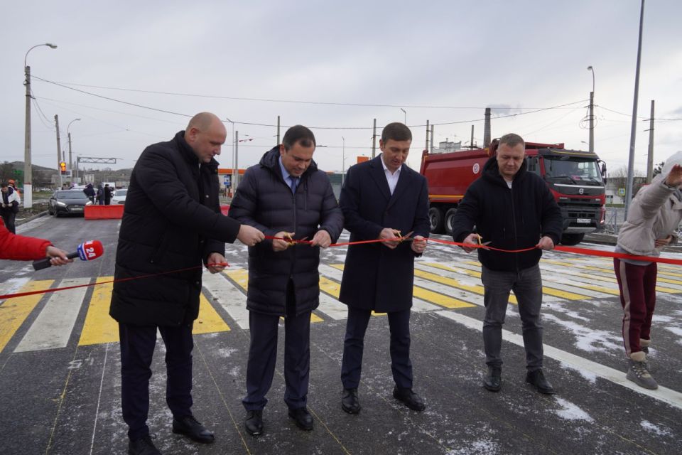 В Керчи торжественно запустили рабочее движение по обновленному путепроводу на шоссе Героев Сталинграда