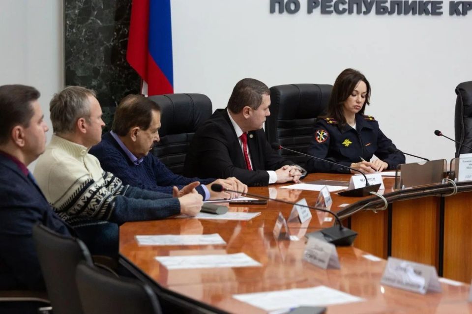 Члены Общественной палаты Крыма приняли участие в итоговом заседании Общественного совета при МВД по Республике Крым Члены Общественной палаты Крыма приняли участие в итоговом заседании Общественного совета при МВД по Республике Крым