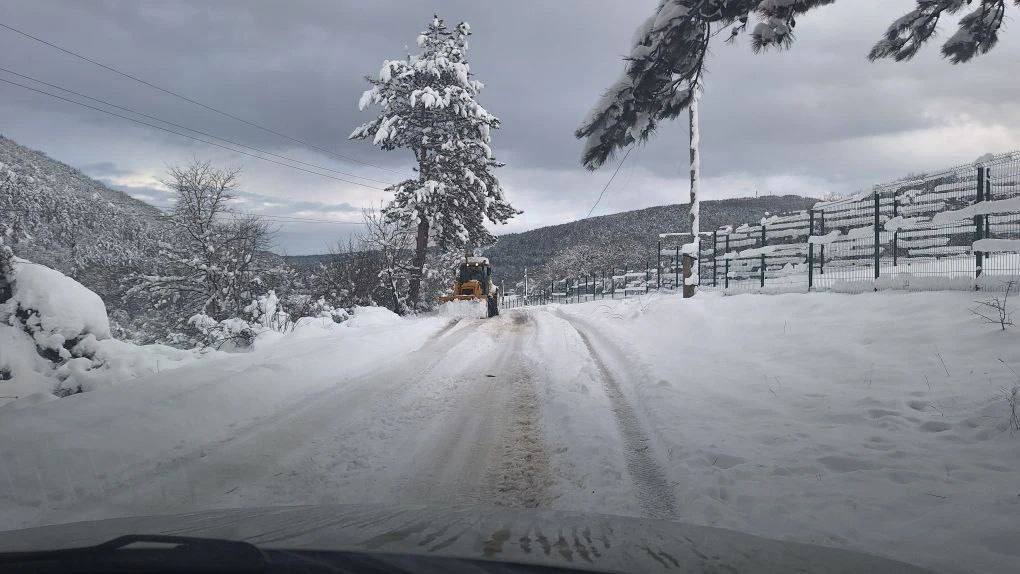 В Бахчисарайском районе три дороги полностью расчищены от снега