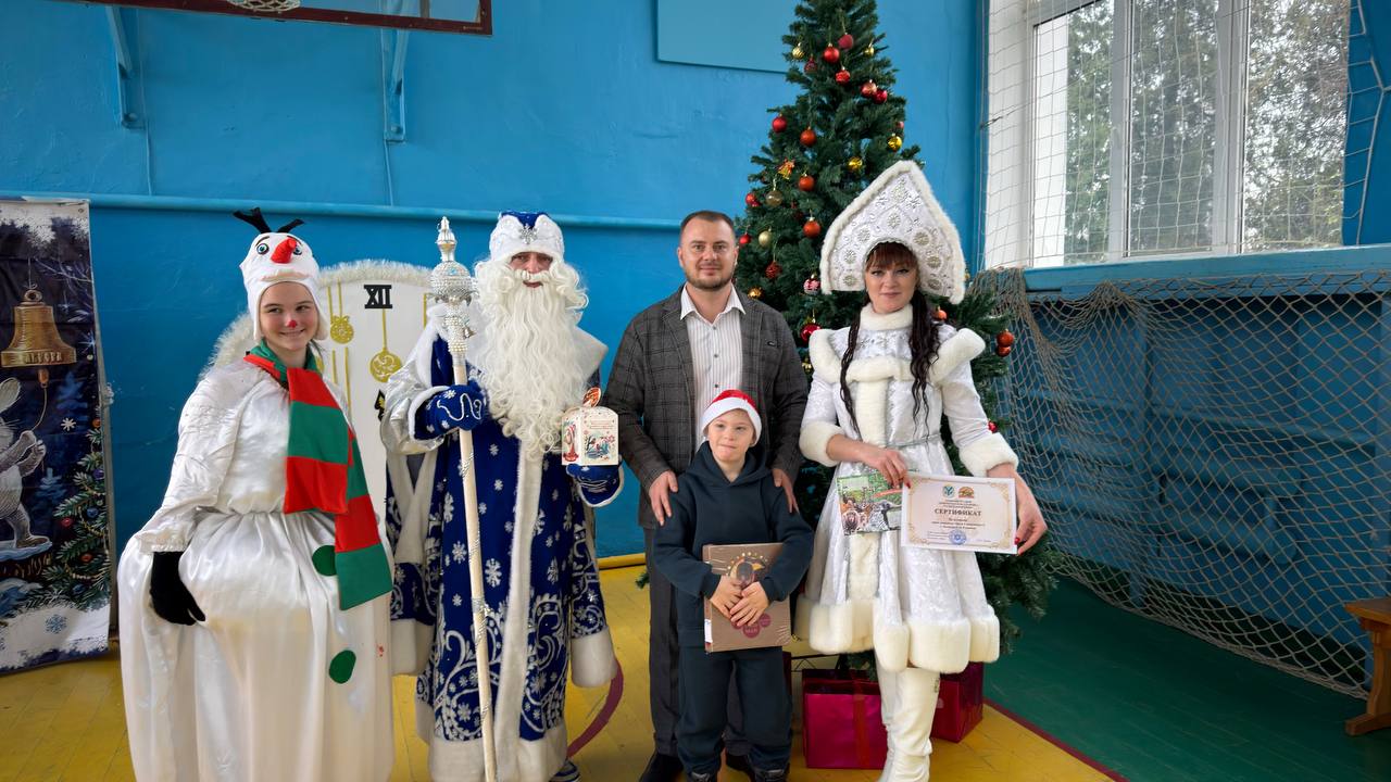 Антон Кравец: Благотворительная акция "Елка желаний", приуроченная к Новому году, продолжается Антон Кравец: Благотворительная акция "Елка желаний", приуроченная к Новому году, продолжается