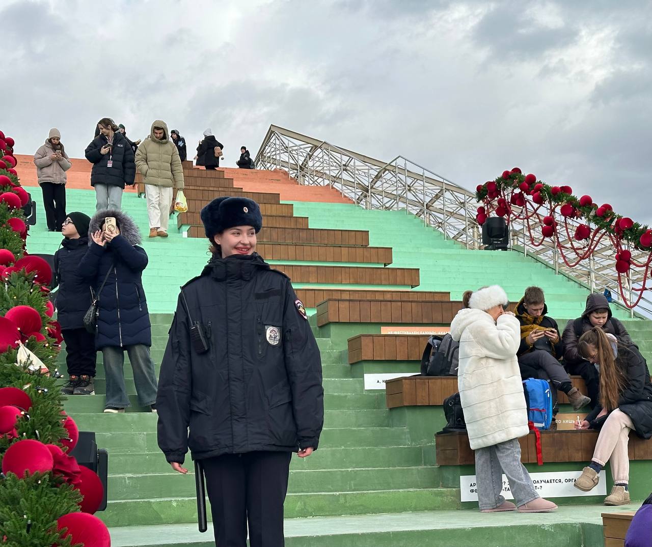 Крымские полицейские охраняют общественный порядок на «Главной морской елке страны»