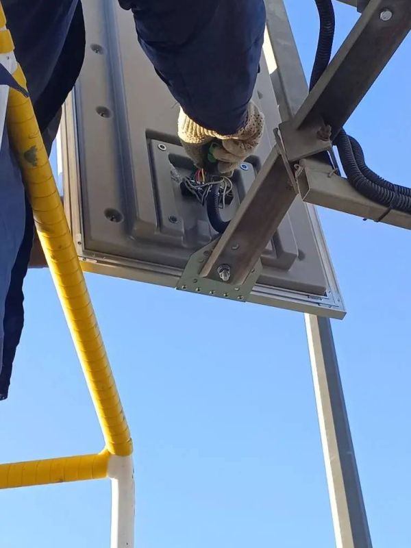 В районе тубдиспансера сотрудники предприятия «Горсвет-Керчь» приступили к ремонту сфетофора В районе тубдиспансера сотрудники предприятия «Горсвет-Керчь» приступили к ремонту сфетофора