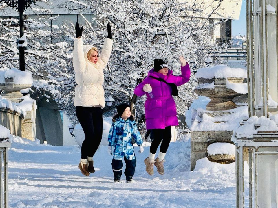 Михаил Развожаев: Настоящая новогодняя сказка: Нахимов и памятник затопленным кораблям — в снегу