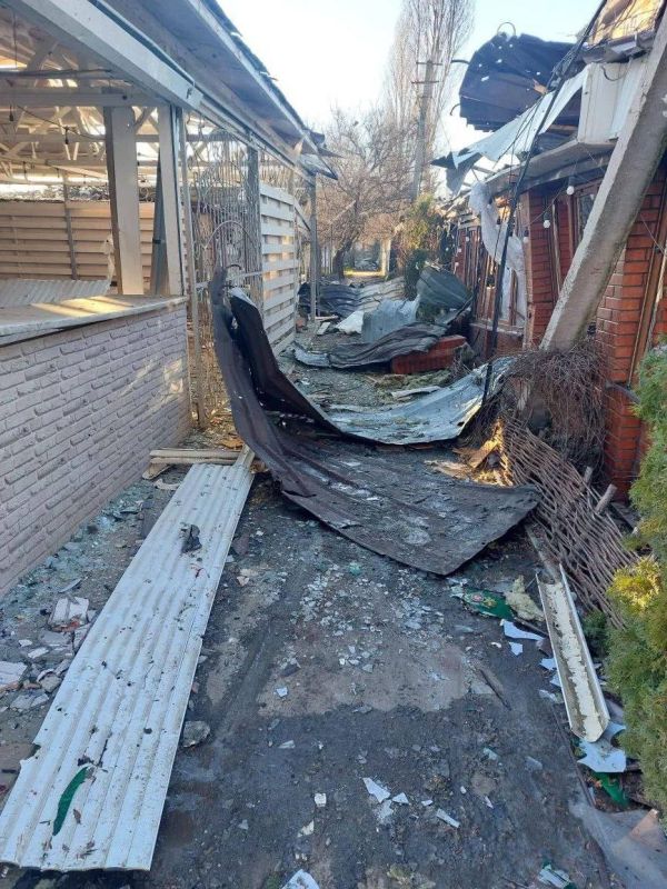 Пресс-служба губернатора Херсонской области показала кадры с места атаки дронов на кафе в селе Хорлы Пресс-служба губернатора Херсонской области показала кадры с места атаки дронов на кафе в селе Хорлы