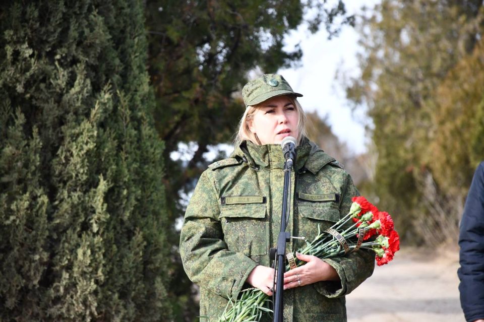 Офицеры СК приняли участие в перезахоронении останков воинов ВОВ в Феодосии Офицеры СК приняли участие в перезахоронении останков воинов ВОВ в Феодосии