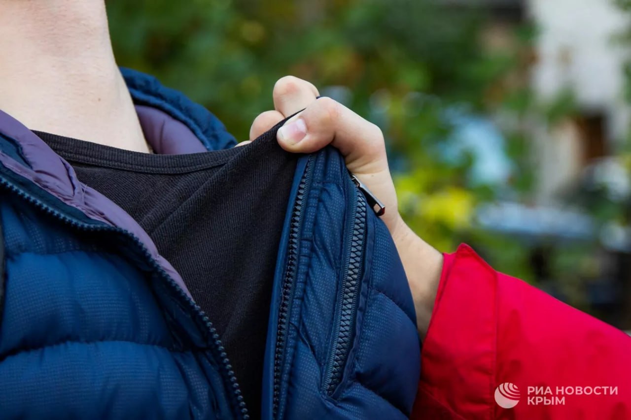 Поврежденный памятник и поваленные деревья: непогода "натворила дел" под Феодосией Поврежденный памятник и поваленные деревья: непогода "натворила дел" под Феодосией