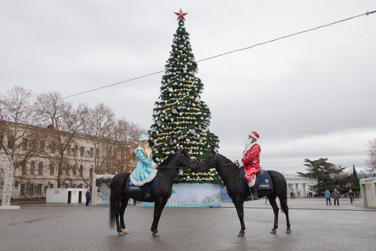 Главными героями праздника стали сотрудники кавалерийского взвода ОБ ППСП имени Василия Ивановича Бузина