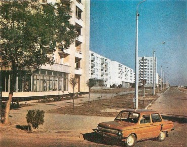 А вы помните, какой была улица Демышева раньше? Делимся архивными кадрами