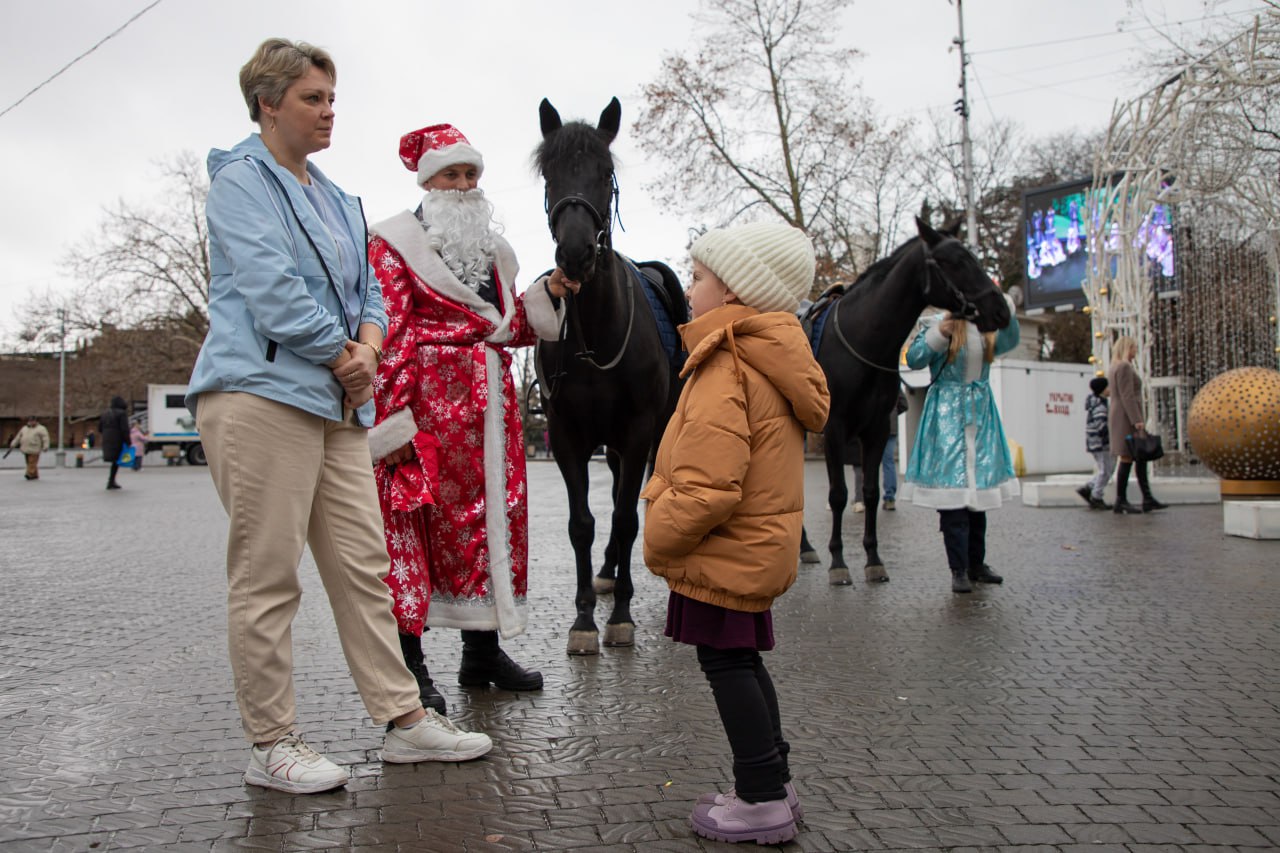 Главными героями праздника стали сотрудники кавалерийского взвода ОБ ППСП имени Василия Ивановича Бузина Главными героями праздника стали сотрудники кавалерийского взвода ОБ ППСП имени Василия Ивановича Бузина