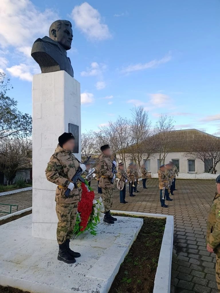 В Ленинском районе прошел митинг в честь Героя Советского Союза Дмитрия Челядинова