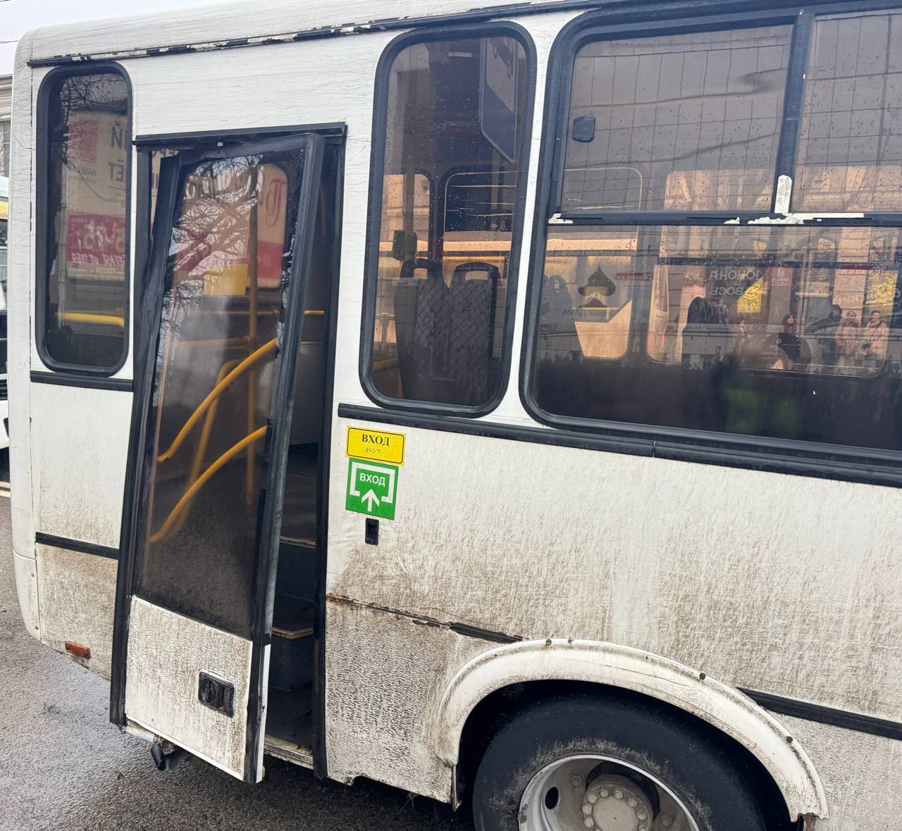 В Симферополе столкнулись два автобуса и троллейбус В Симферополе столкнулись два автобуса и троллейбус