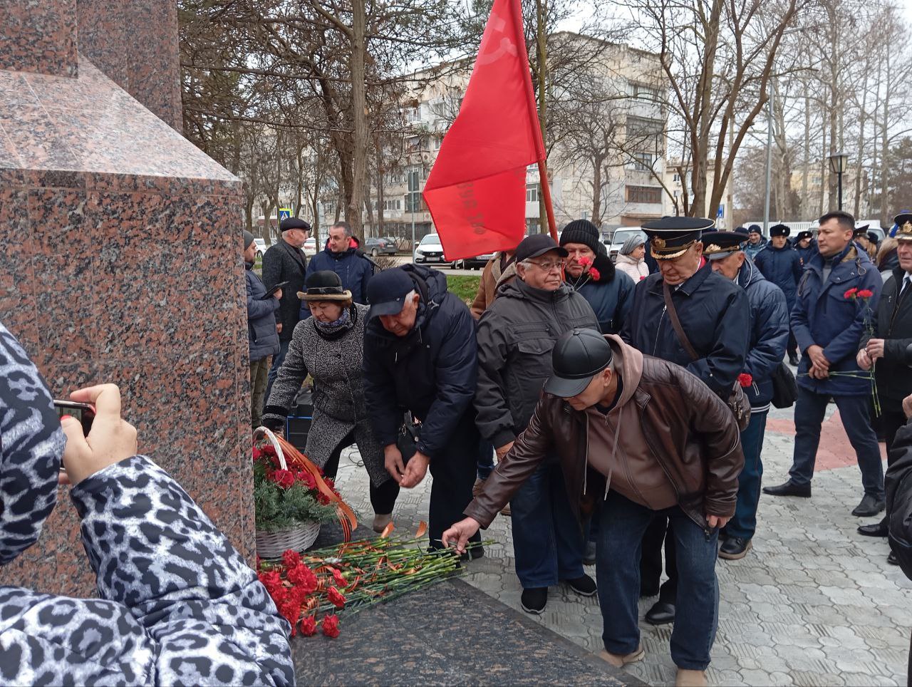 Время идёт, 84 года прошло со дня высадки Евпаторийского десанта – тактического морского десанта Красной армии, высаженного 5 января 1942 г. на берег моря между Евпаторией и городом Саки с целью отвлечения вражеских сил от... Время идёт, 84 года прошло со дня высадки Евпаторийского десанта – тактического морского десанта Красной армии, высаженного 5 января 1942 г. на берег моря между Евпаторией и городом Саки с целью отвлечения вражеских сил от...