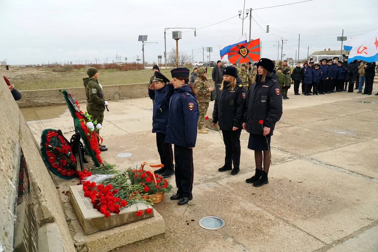 В Евпатории почтили память моряков-десантников В Евпатории почтили память моряков-десантников
