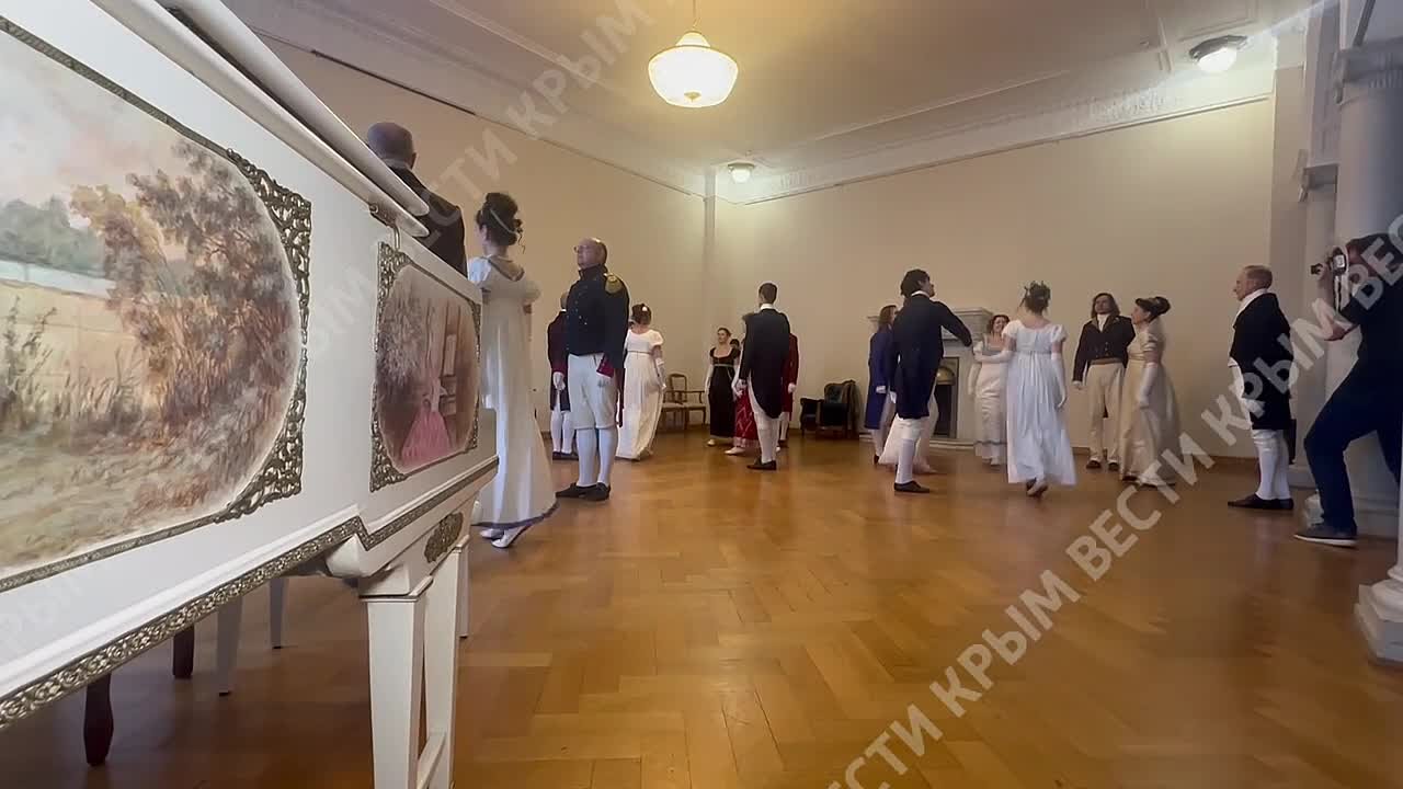 В Музыкальном салоне Ливадийского дворца проходит Рождественский исторический бал