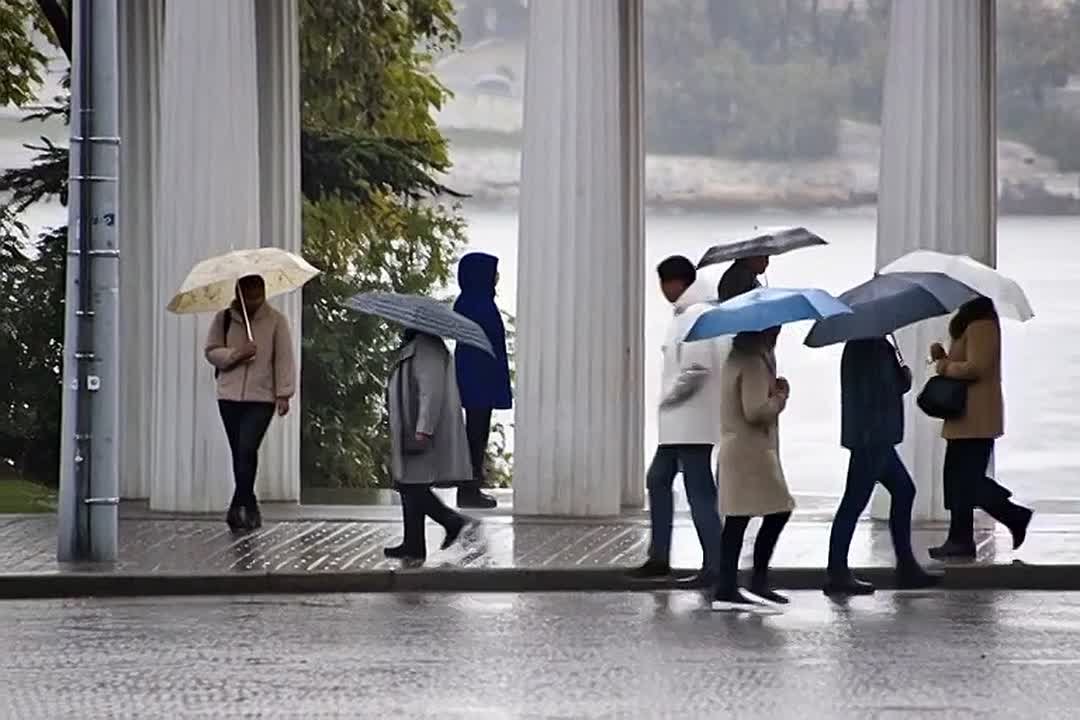 Штормовой ветер и сильные дожди надвигаются на Севастополь