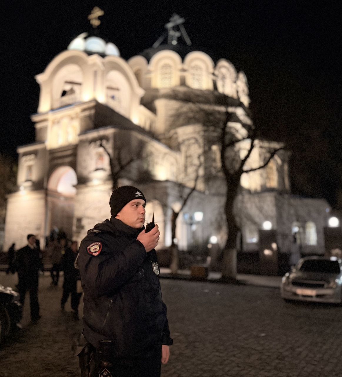 В период Рождественских богослужений покой крымчан в 202 храмах и церквях оберегали более 700 полицейских В период Рождественских богослужений покой крымчан в 202 храмах и церквях оберегали более 700 полицейских