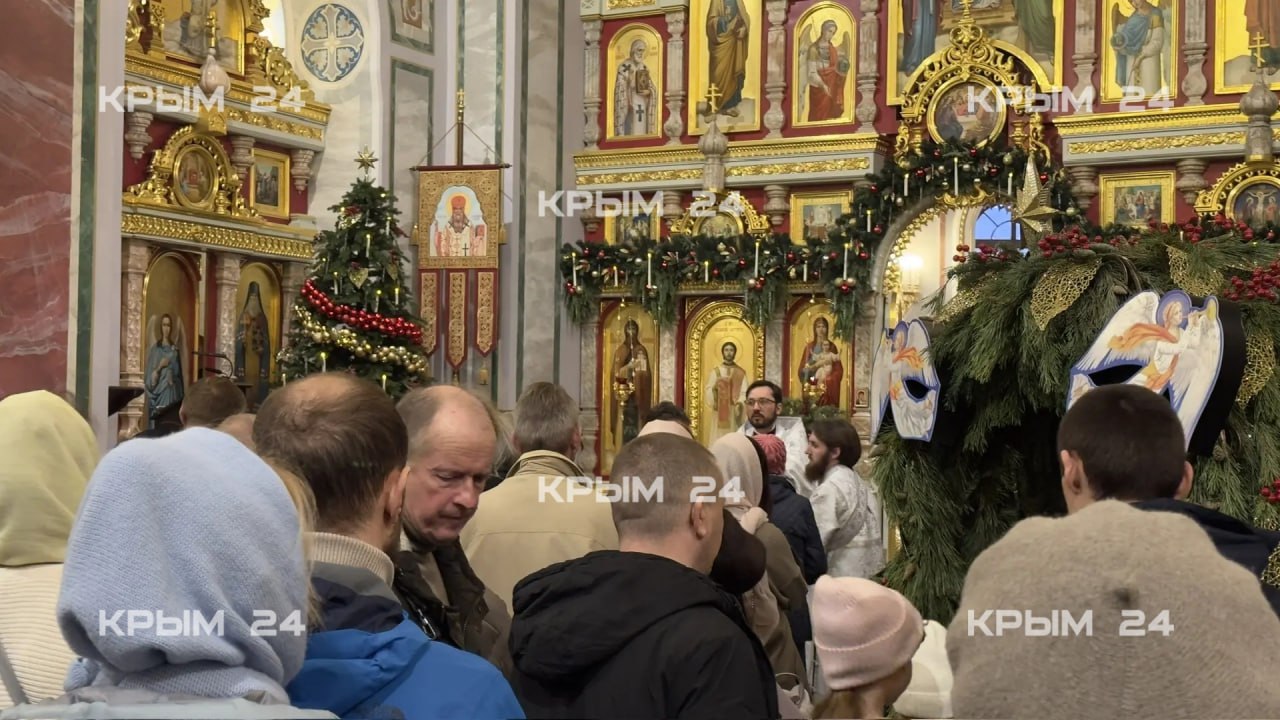 В Крыму молодежь активно вовлекают в богослужения В Крыму молодежь активно вовлекают в богослужения
