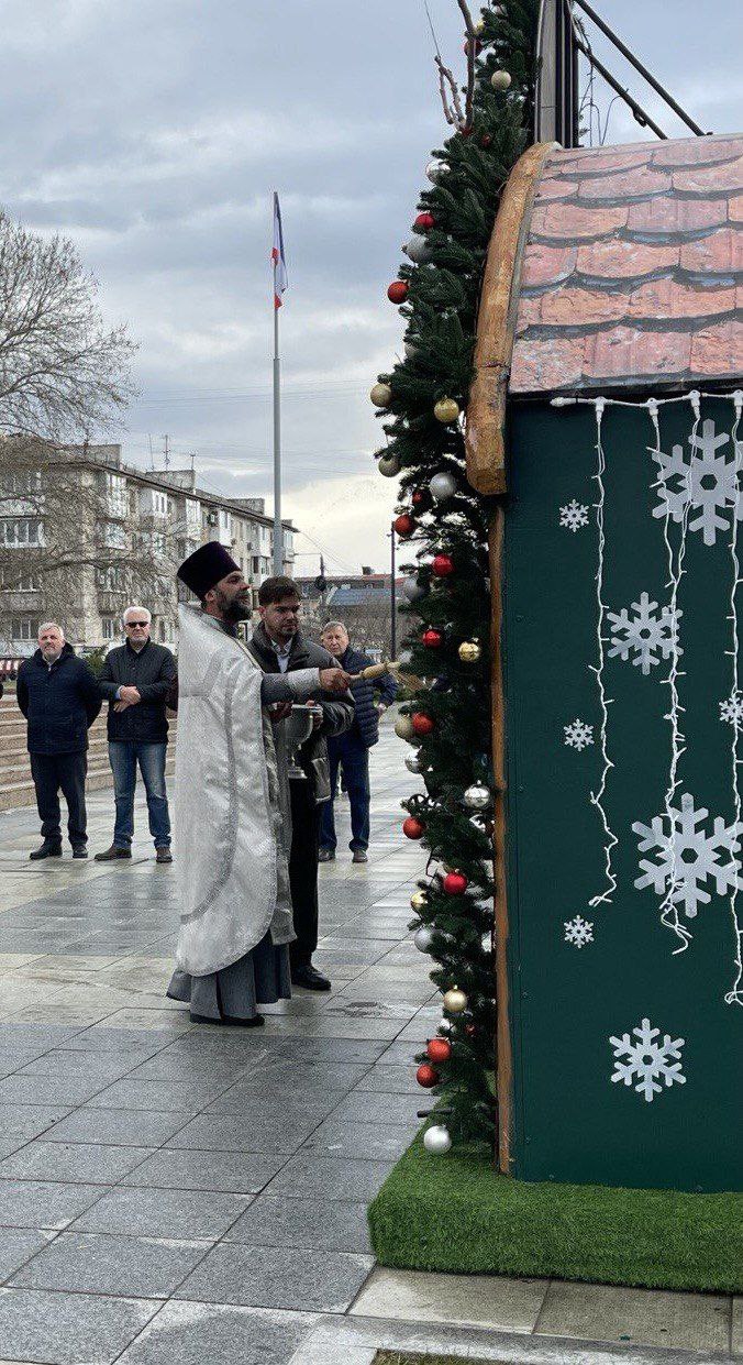 Рождественский вертеп открыли на площади Ленина в Симферополе Рождественский вертеп открыли на площади Ленина в Симферополе