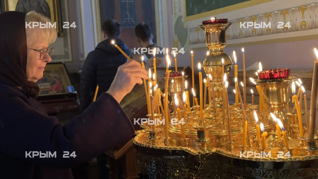 В Крыму молодежь активно вовлекают в богослужения В Крыму молодежь активно вовлекают в богослужения