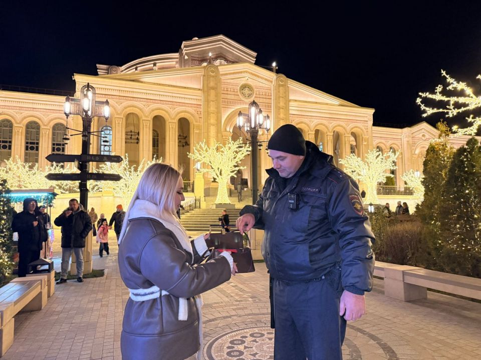 В Севастополе сотрудники полиции обеспечили безопасность во время празднования Рождества Христова В Севастополе сотрудники полиции обеспечили безопасность во время празднования Рождества Христова
