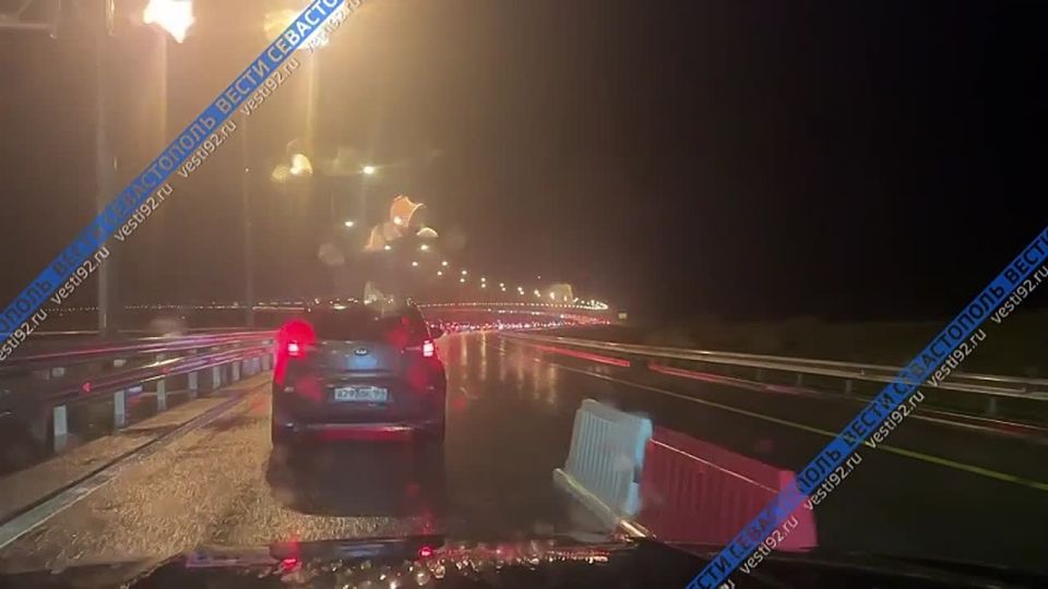 Перед Крымским мостом ожидают проезд больше 700 автомобилей