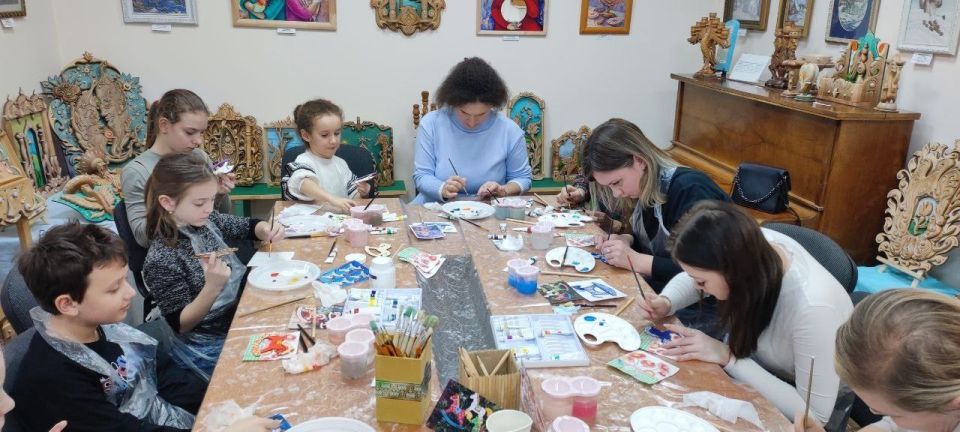 8 января в Музее истории города Симферополя прошел увлекательный мастер-класс по росписи деревянной лошадки 8 января в Музее истории города Симферополя прошел увлекательный мастер-класс по росписи деревянной лошадки