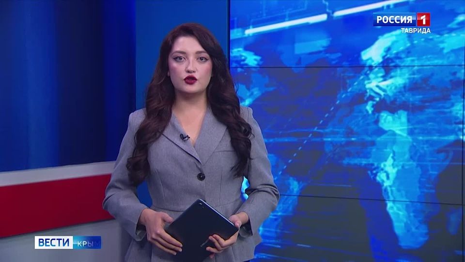 Сильный ветер повалил несколько деревьев в Керчи