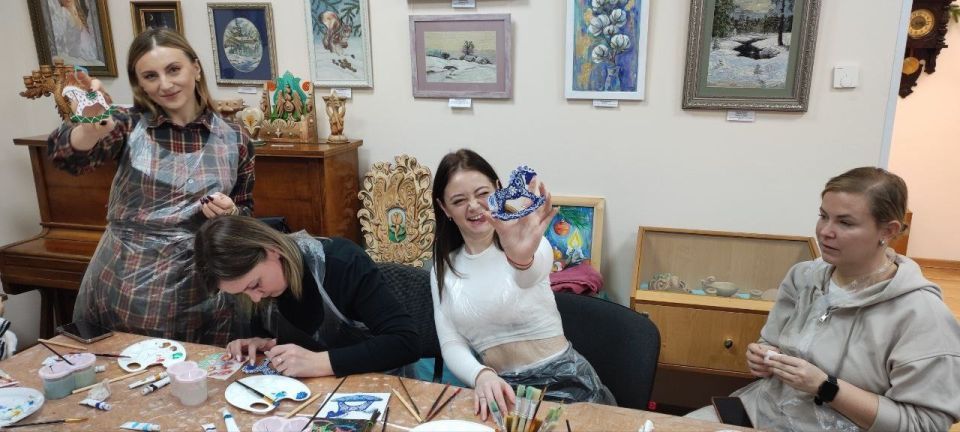 8 января в Музее истории города Симферополя прошел увлекательный мастер-класс по росписи деревянной лошадки 8 января в Музее истории города Симферополя прошел увлекательный мастер-класс по росписи деревянной лошадки