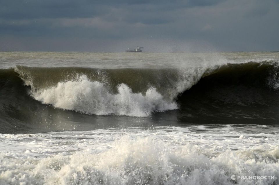 Непогода спровоцировала навал судов на якорной стоянке в Керчи