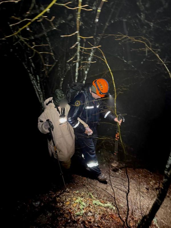 Спасатели помогли эвакуироваться трем туристам в районе Байдарских ворот