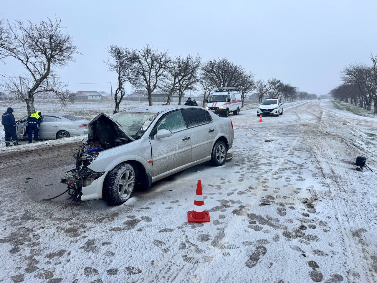 Сотрудники Госавтоинспекции Черноморского района работают на месте ДТП Сотрудники Госавтоинспекции Черноморского района работают на месте ДТП