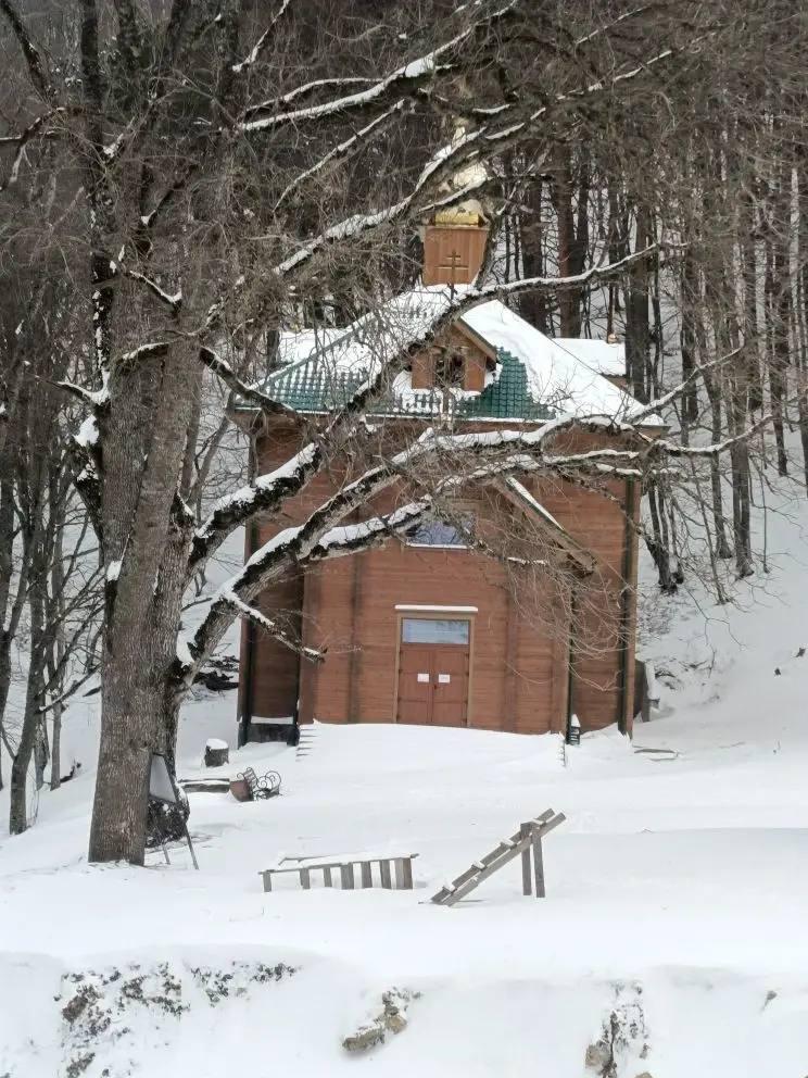 Проезд к мужскому монастырю в честь Косьмы и Дамиана в Алуште закрыт