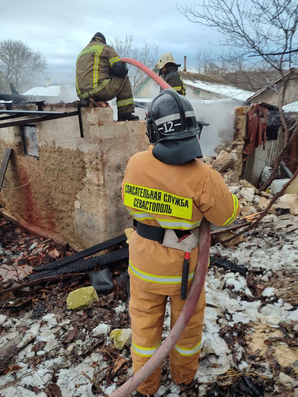 В частном доме на северной стороне Севастополя потушили пожар